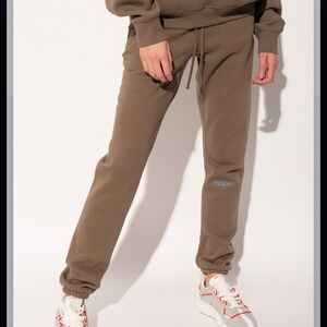 Essentials fear of god sweatpants in Brown
